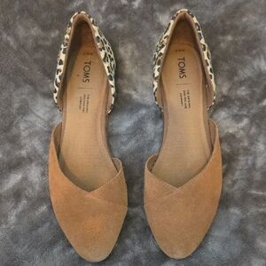Toms Brown and Tan Flats Comfortable Loafers